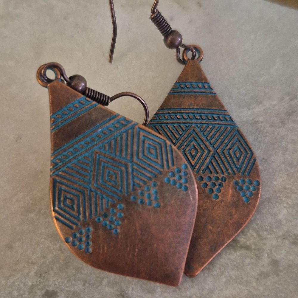 ♡♡♡ Drop Ornament Earrings Rustic Copper Tone Teal Accent Western Jewelry - Picture 4 of 6